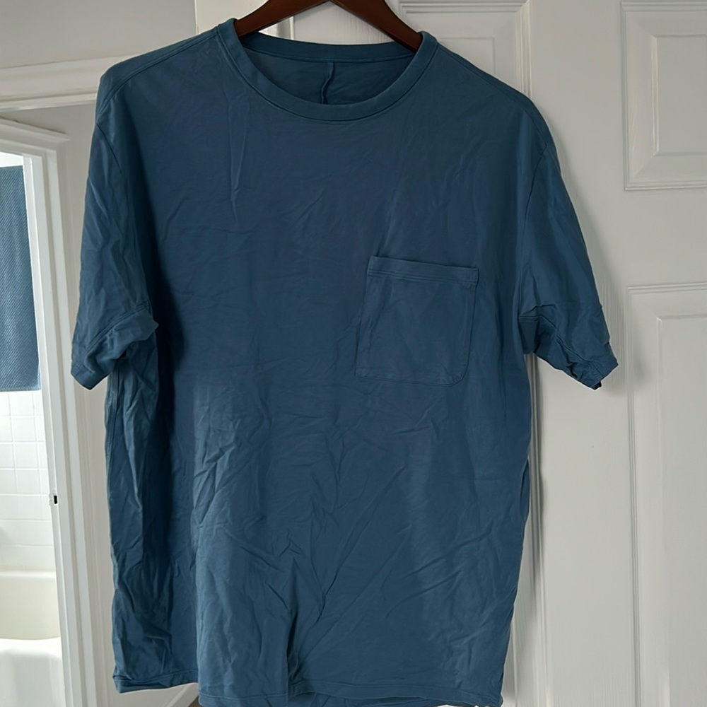 Lululemon Men’s T Shirt Size L